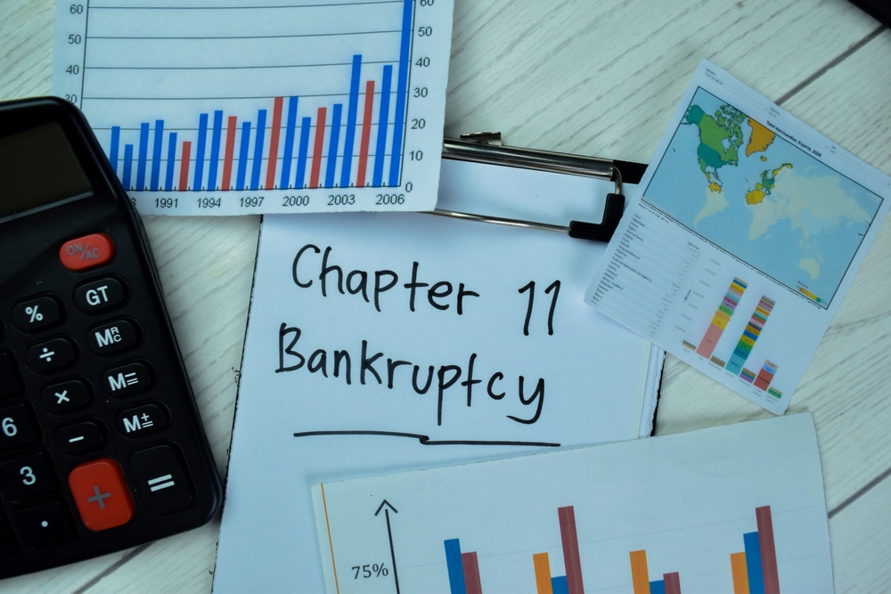 What are the benefits of Chapter 11 bankruptcy?